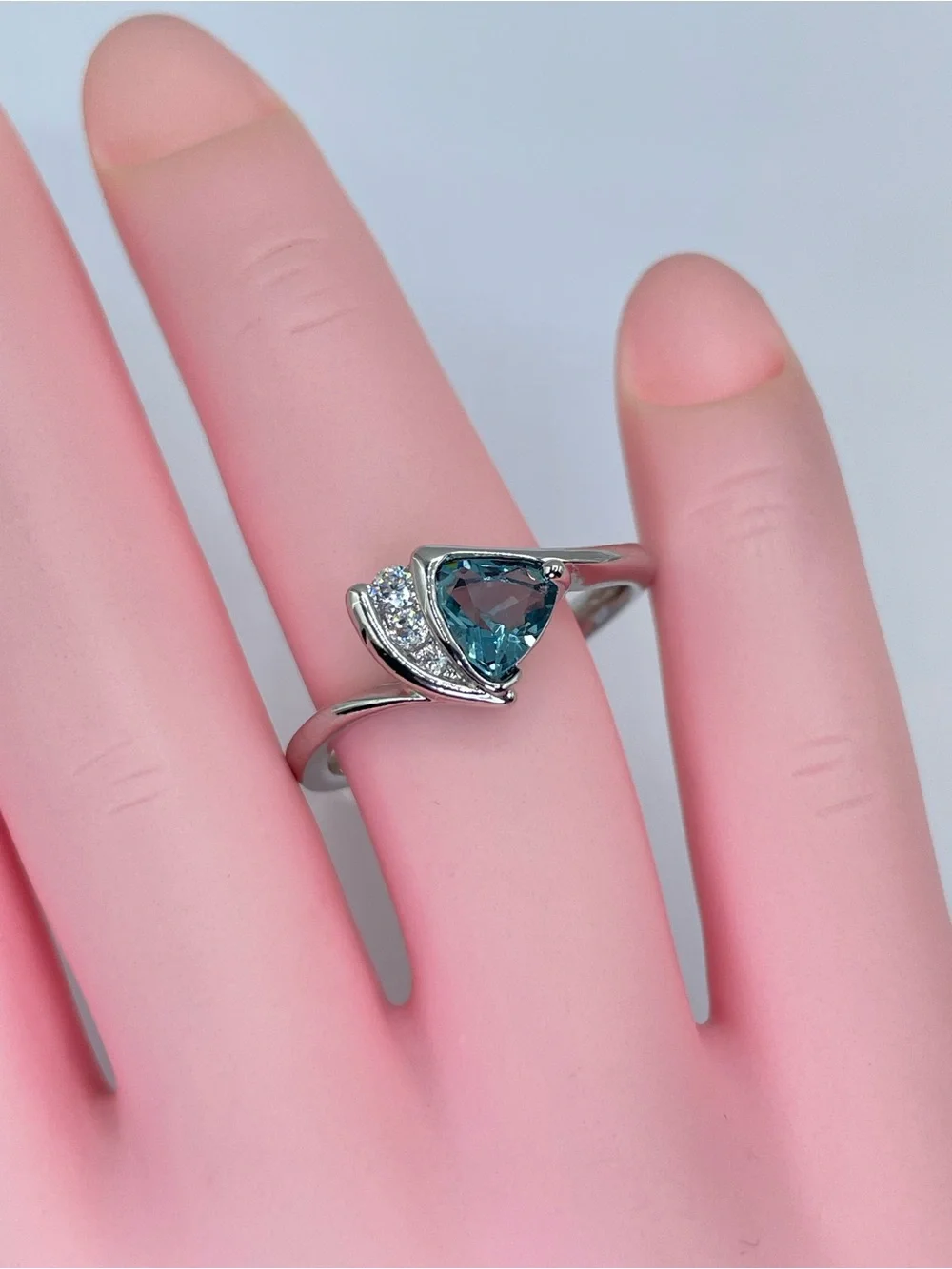 Swarovski Crystal Elements Teal Blue Trillion Crystal Modern Minimalist Ring 9